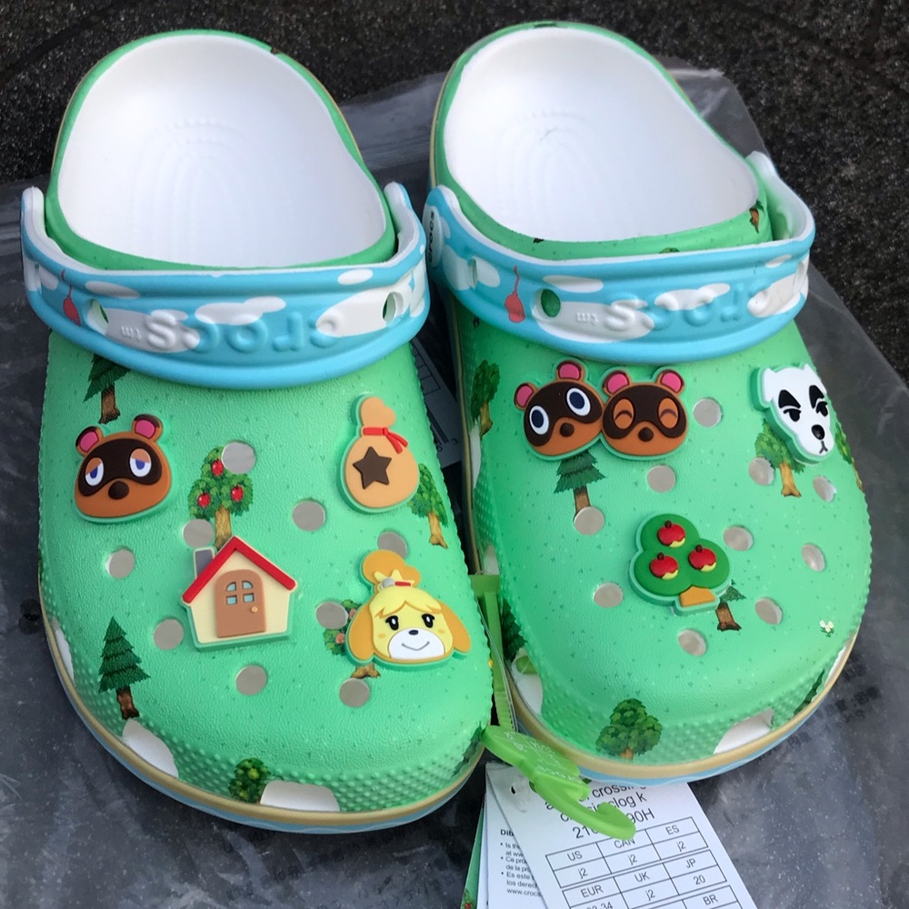 NWT~ Limited Edition Animal Crossing Crocs for Kids. Kids Sz 2